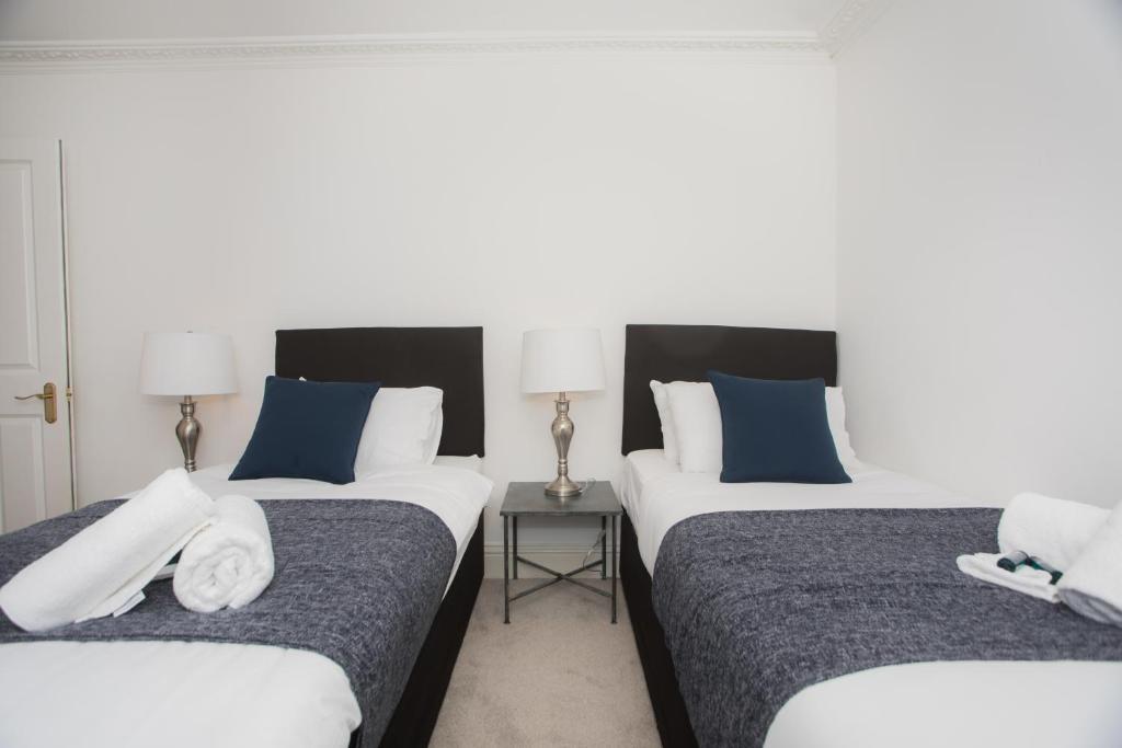 Spacious Apartments room 2